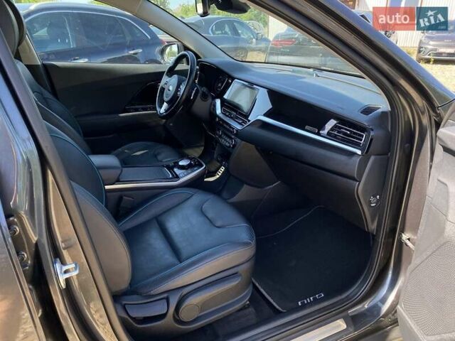 Серый Киа Niro, объемом двигателя 0 л и пробегом 67 тыс. км за 23400 $, фото 67 на Automoto.ua