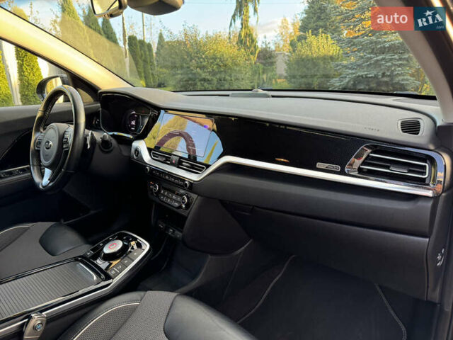 Серый Киа Niro, объемом двигателя 0 л и пробегом 117 тыс. км за 19300 $, фото 20 на Automoto.ua