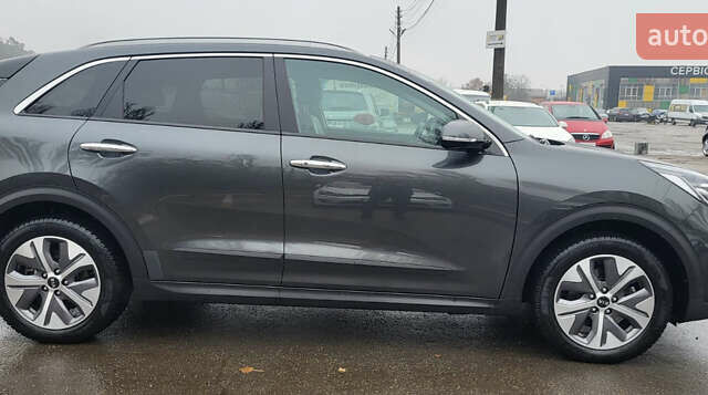 Сірий Кіа Niro, об'ємом двигуна 0 л та пробігом 106 тис. км за 20950 $, фото 7 на Automoto.ua