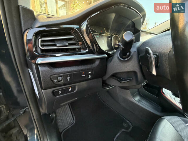 Серый Киа Niro, объемом двигателя 0 л и пробегом 157 тыс. км за 18350 $, фото 54 на Automoto.ua