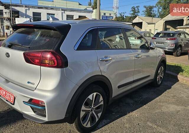 Серый Киа Niro, объемом двигателя 0 л и пробегом 39 тыс. км за 22700 $, фото 9 на Automoto.ua