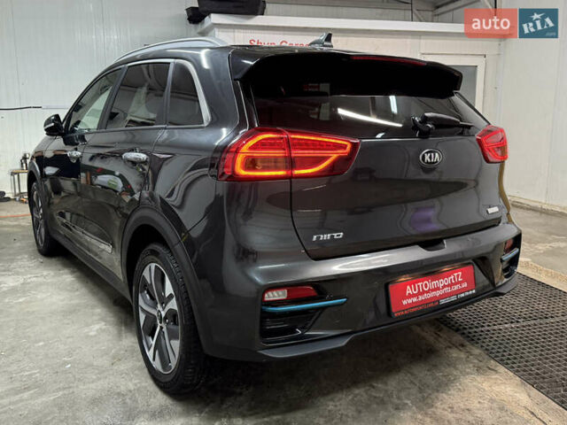 Сірий Кіа Niro, об'ємом двигуна 0 л та пробігом 97 тис. км за 22900 $, фото 17 на Automoto.ua