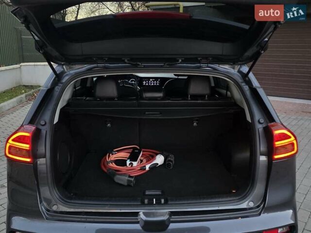 Сірий Кіа Niro, об'ємом двигуна 0 л та пробігом 136 тис. км за 18899 $, фото 29 на Automoto.ua