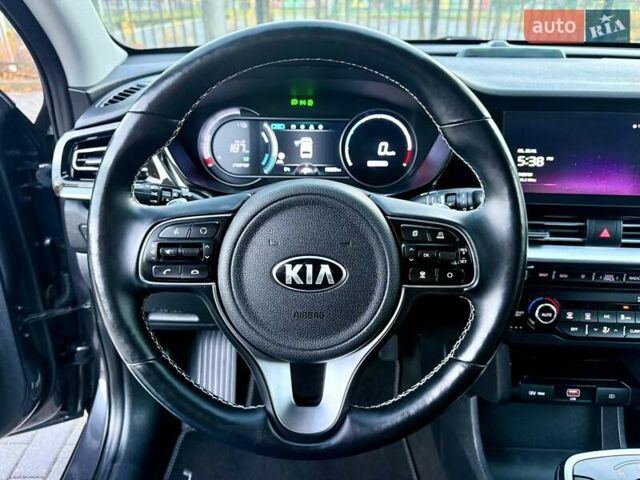 Киа Niro 2021 в Бердичеве на Automoto.ua Серый Киа Niro, объемом двигателя 0 л и пробегом 82 тыс. км за 19250 $, фото 56 на Automoto.ua