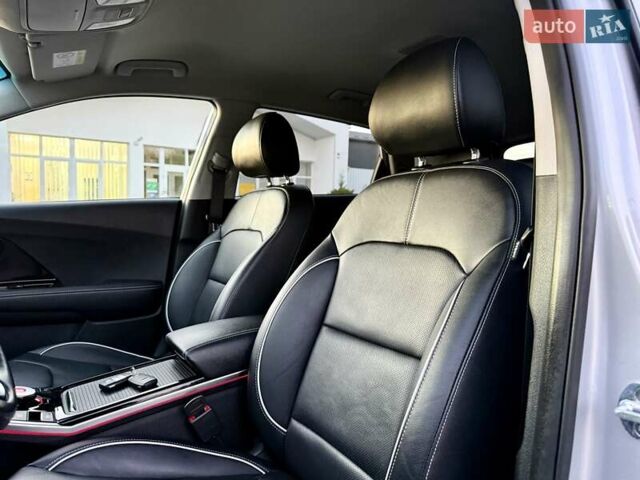 Киа Niro 2021 в Бердичеве на Automoto.ua Серый Киа Niro, объемом двигателя 0 л и пробегом 70 тыс. км за 21350 $, фото 52 на Automoto.ua