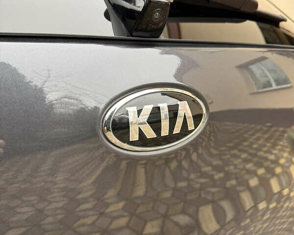 Сірий Кіа Niro, об'ємом двигуна 0 л та пробігом 50 тис. км за 22300 $, фото 29 на Automoto.ua