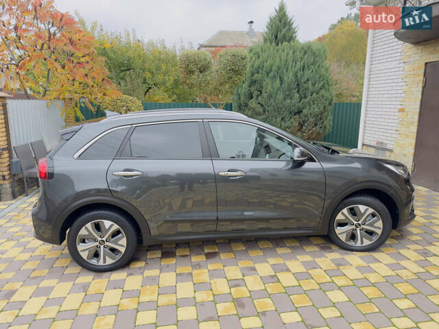 Серый Киа Niro, объемом двигателя 0 л и пробегом 137 тыс. км за 18450 $, фото 11 на Automoto.ua
