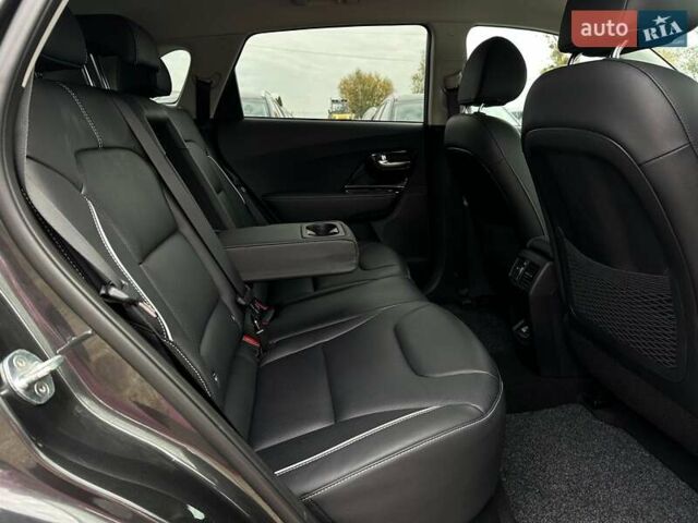 Серый Киа Niro, объемом двигателя 0 л и пробегом 62 тыс. км за 24600 $, фото 85 на Automoto.ua