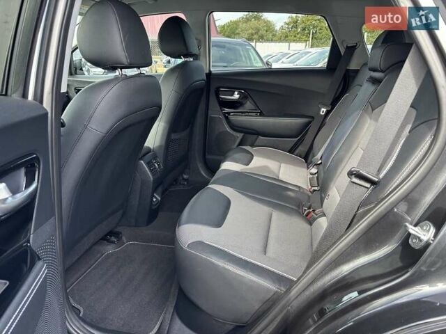 Серый Киа Niro, объемом двигателя 0 л и пробегом 67 тыс. км за 22400 $, фото 13 на Automoto.ua