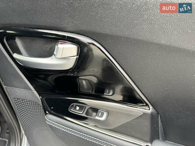 Серый Киа Niro, объемом двигателя 0 л и пробегом 147 тыс. км за 18450 $, фото 61 на Automoto.ua