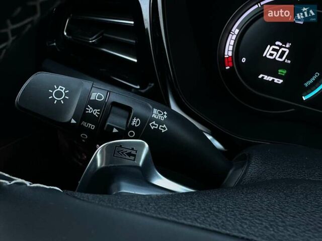 Серый Киа Niro, объемом двигателя 0 л и пробегом 54 тыс. км за 23900 $, фото 45 на Automoto.ua