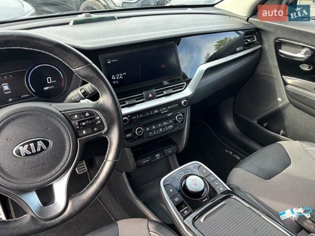 Серый Киа Niro, объемом двигателя 0 л и пробегом 67 тыс. км за 22400 $, фото 15 на Automoto.ua