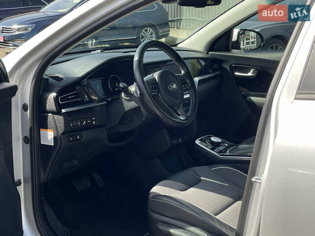 Серый Киа Niro, объемом двигателя 0 л и пробегом 51 тыс. км за 21760 $, фото 25 на Automoto.ua