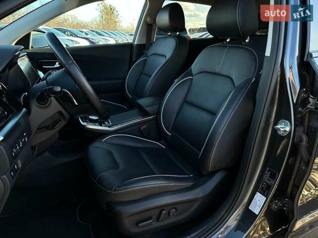 Серый Киа Niro, объемом двигателя 0 л и пробегом 54 тыс. км за 23900 $, фото 34 на Automoto.ua