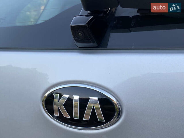 Серый Киа Niro, объемом двигателя 0 л и пробегом 59 тыс. км за 21299 $, фото 10 на Automoto.ua