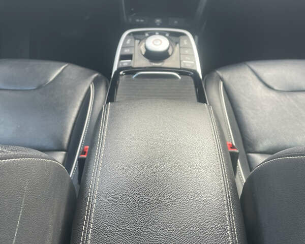 Сірий Кіа Niro, об'ємом двигуна 0 л та пробігом 140 тис. км за 18500 $, фото 36 на Automoto.ua