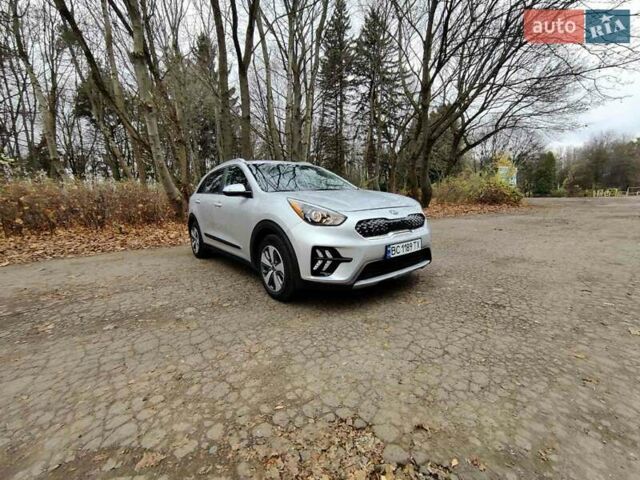 Сірий Кіа Niro, об'ємом двигуна 1.58 л та пробігом 115 тис. км за 19800 $, фото 8 на Automoto.ua