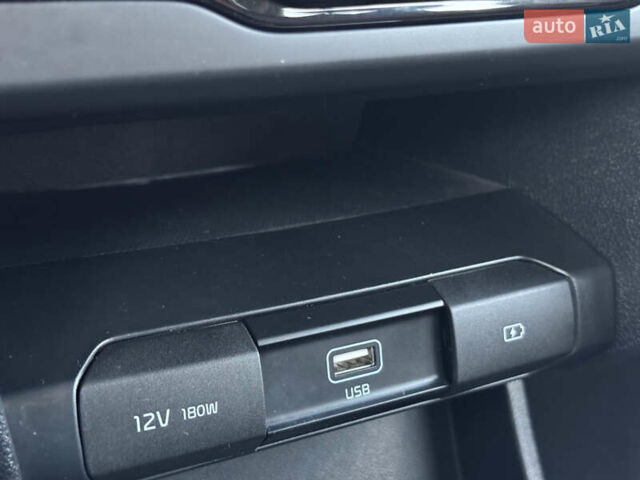 Серый Киа Niro, объемом двигателя 0 л и пробегом 139 тыс. км за 17999 $, фото 58 на Automoto.ua