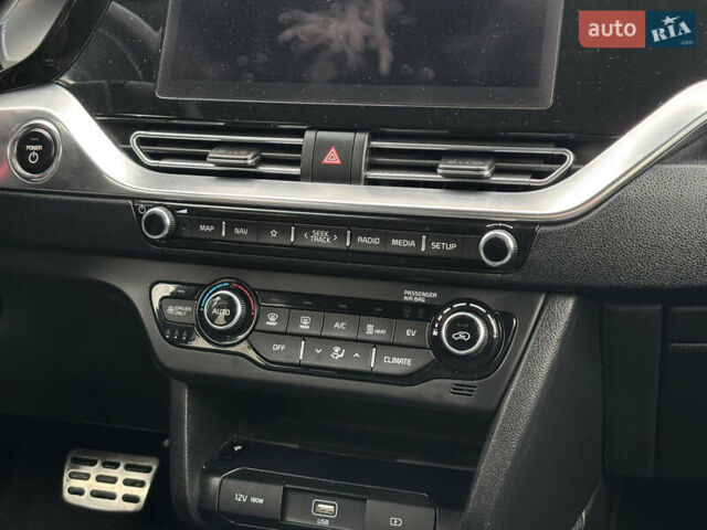 Серый Киа Niro, объемом двигателя 0 л и пробегом 88 тыс. км за 21800 $, фото 31 на Automoto.ua