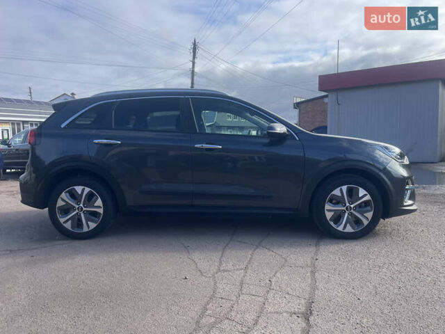 Сірий Кіа Niro, об'ємом двигуна 0 л та пробігом 140 тис. км за 18500 $, фото 6 на Automoto.ua