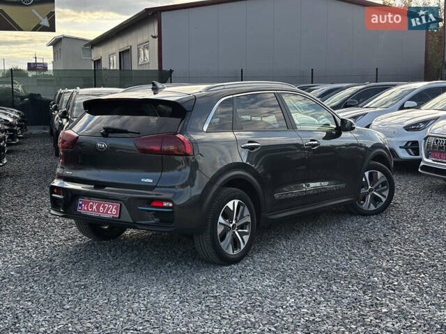 Сірий Кіа Niro, об'ємом двигуна 0 л та пробігом 50 тис. км за 19999 $, фото 7 на Automoto.ua