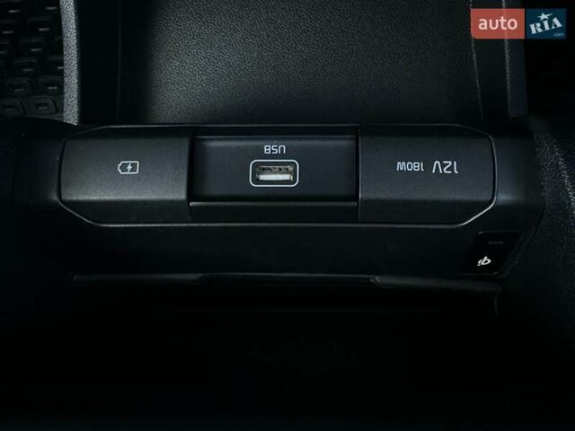 Сірий Кіа Niro, об'ємом двигуна 0 л та пробігом 100 тис. км за 21900 $, фото 13 на Automoto.ua