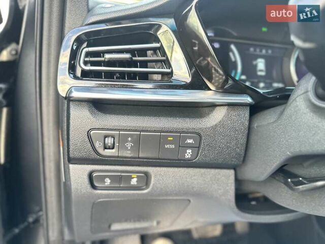 Сірий Кіа Niro, об'ємом двигуна 0 л та пробігом 105 тис. км за 19950 $, фото 25 на Automoto.ua