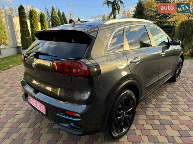Серый Киа Niro, объемом двигателя 0 л и пробегом 117 тыс. км за 19300 $, фото 3 на Automoto.ua