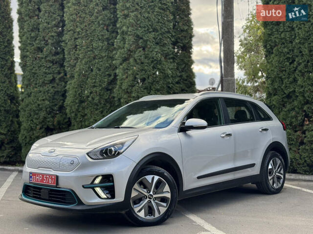 Сірий Кіа Niro, об'ємом двигуна 0 л та пробігом 141 тис. км за 17799 $, фото 4 на Automoto.ua