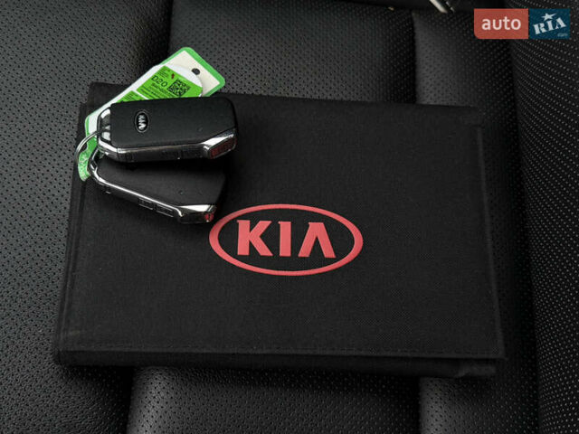 Серый Киа Niro, объемом двигателя 0 л и пробегом 82 тыс. км за 22900 $, фото 99 на Automoto.ua