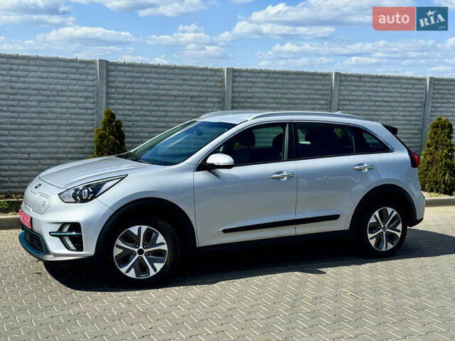 Серый Киа Niro, объемом двигателя 0 л и пробегом 131 тыс. км за 17599 $, фото 1 на Automoto.ua