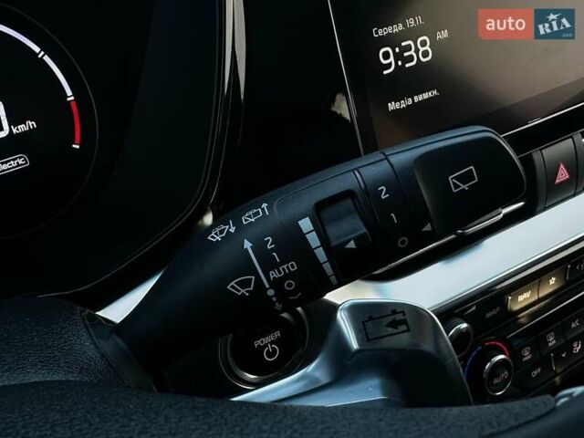 Серый Киа Niro, объемом двигателя 0 л и пробегом 54 тыс. км за 23900 $, фото 46 на Automoto.ua