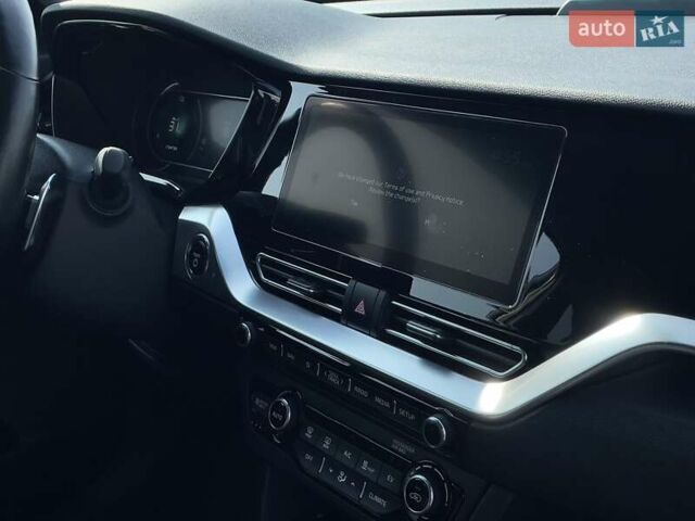 Серый Киа Niro, объемом двигателя 0 л и пробегом 88 тыс. км за 22250 $, фото 9 на Automoto.ua