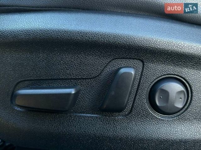 Серый Киа Niro, объемом двигателя 0 л и пробегом 54 тыс. км за 23900 $, фото 38 на Automoto.ua