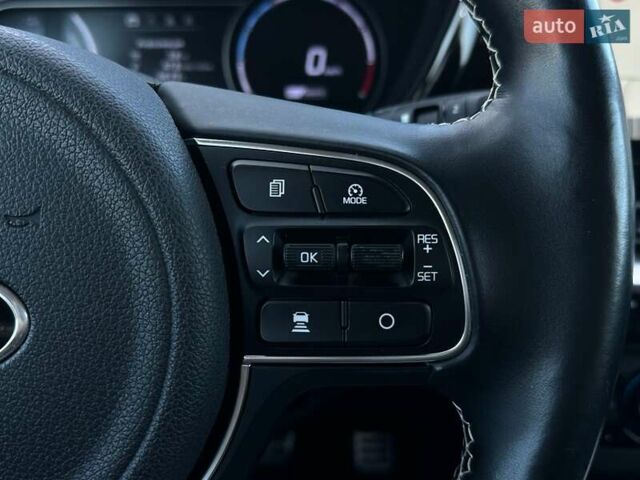 Сірий Кіа Niro, об'ємом двигуна 0 л та пробігом 100 тис. км за 21900 $, фото 43 на Automoto.ua