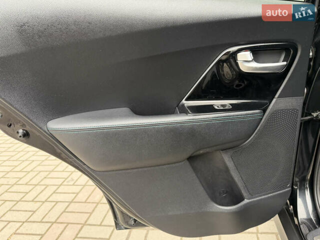 Сірий Кіа Niro, об'ємом двигуна 0 л та пробігом 149 тис. км за 17350 $, фото 51 на Automoto.ua