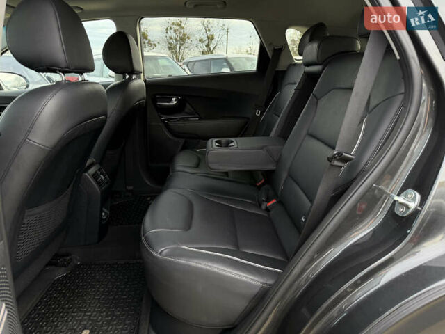 Серый Киа Niro, объемом двигателя 0 л и пробегом 82 тыс. км за 22900 $, фото 84 на Automoto.ua