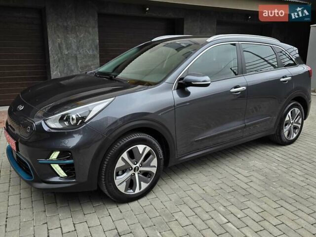 Серый Киа Niro, объемом двигателя 0 л и пробегом 142 тыс. км за 17999 $, фото 3 на Automoto.ua