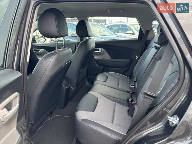 Серый Киа Niro, объемом двигателя 0 л и пробегом 52 тыс. км за 20750 $, фото 17 на Automoto.ua