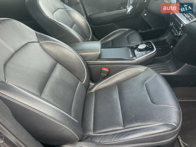 Сірий Кіа Niro, об'ємом двигуна 0 л та пробігом 140 тис. км за 18500 $, фото 30 на Automoto.ua