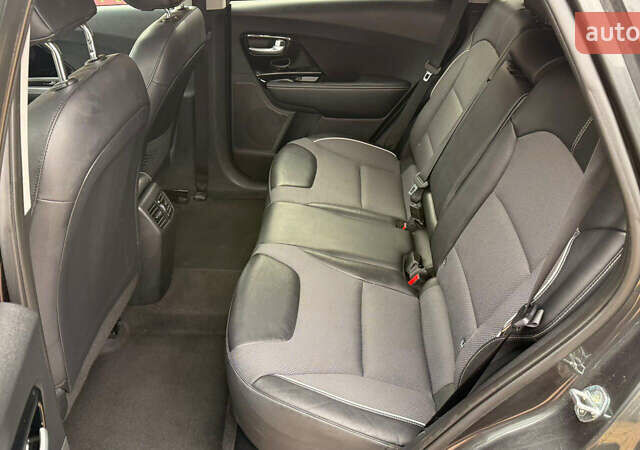 Серый Киа Niro, объемом двигателя 0 л и пробегом 88 тыс. км за 19700 $, фото 25 на Automoto.ua