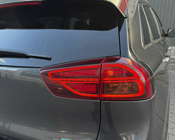 Серый Киа Niro, объемом двигателя 0 л и пробегом 86 тыс. км за 23400 $, фото 81 на Automoto.ua