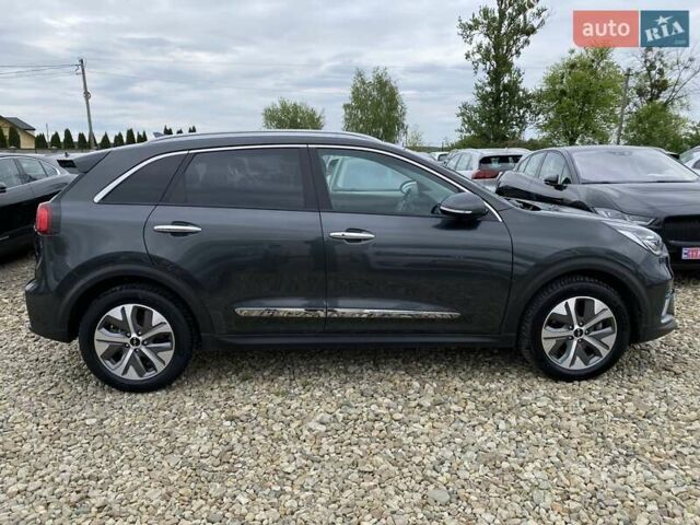 Сірий Кіа Niro, об'ємом двигуна 0 л та пробігом 86 тис. км за 23400 $, фото 19 на Automoto.ua