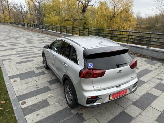 Сірий Кіа Niro, об'ємом двигуна 2 л та пробігом 101 тис. км за 19300 $, фото 7 на Automoto.ua