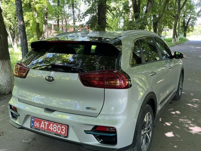 Серый Киа Niro, объемом двигателя 0 л и пробегом 112 тыс. км за 19000 $, фото 4 на Automoto.ua