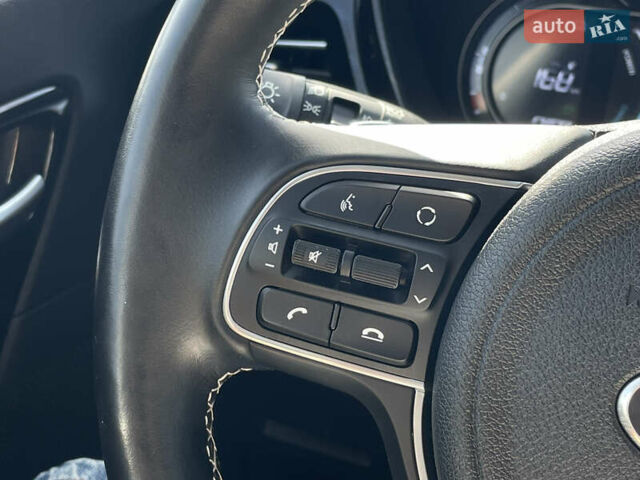 Серый Киа Niro, объемом двигателя 0 л и пробегом 51 тыс. км за 21760 $, фото 49 на Automoto.ua