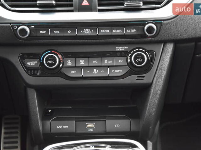 Серый Киа Niro, объемом двигателя 0 л и пробегом 34 тыс. км за 23999 $, фото 25 на Automoto.ua