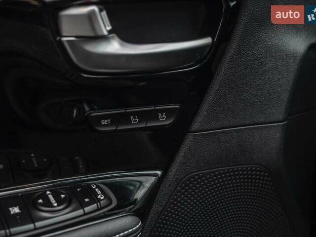 Сірий Кіа Niro, об'ємом двигуна 0 л та пробігом 77 тис. км за 14950 $, фото 17 на Automoto.ua
