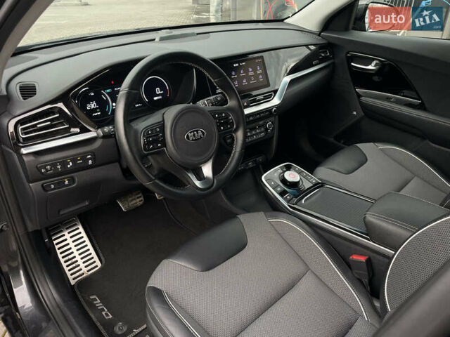 Сірий Кіа Niro, об'ємом двигуна 0 л та пробігом 52 тис. км за 22999 $, фото 52 на Automoto.ua