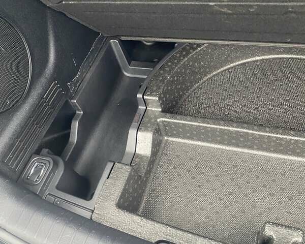 Серый Киа Niro, объемом двигателя 0 л и пробегом 54 тыс. км за 19999 $, фото 21 на Automoto.ua